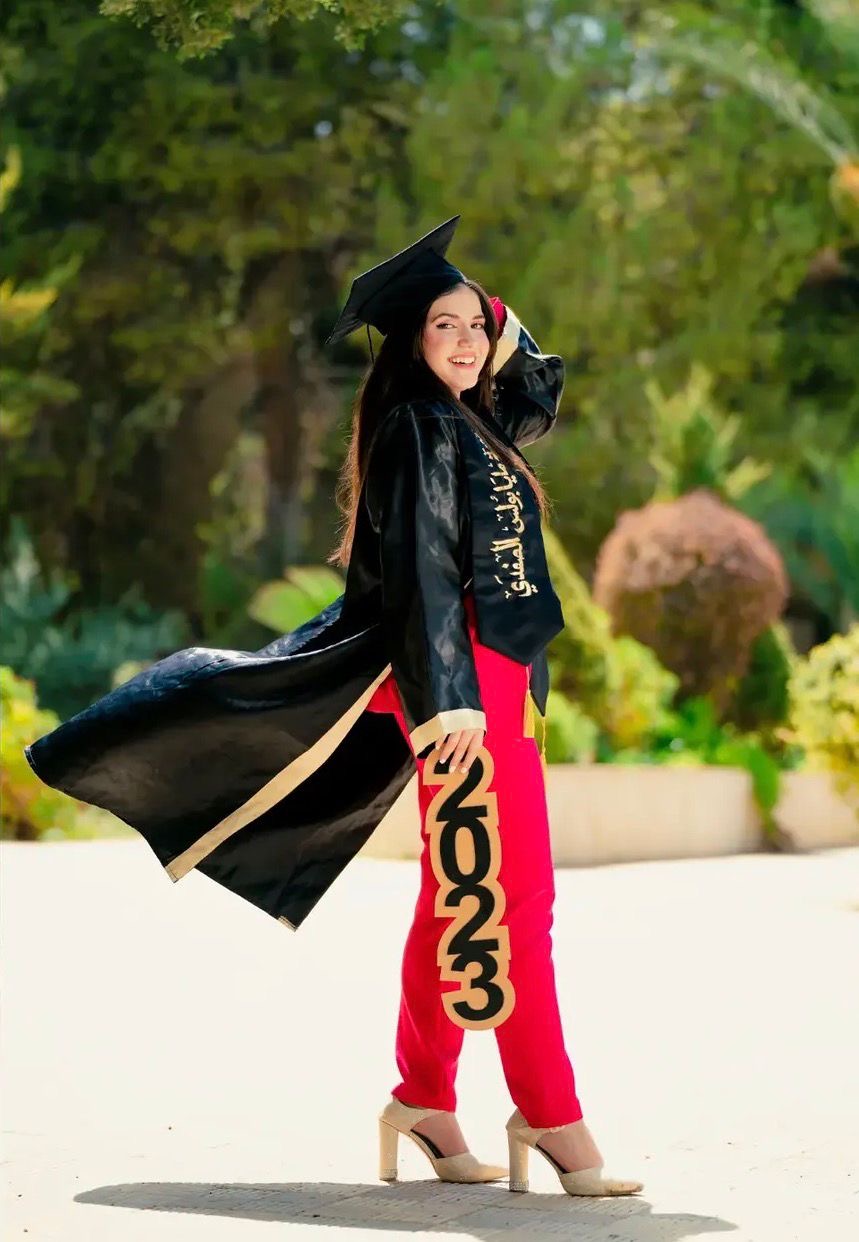 Graduation — مايا